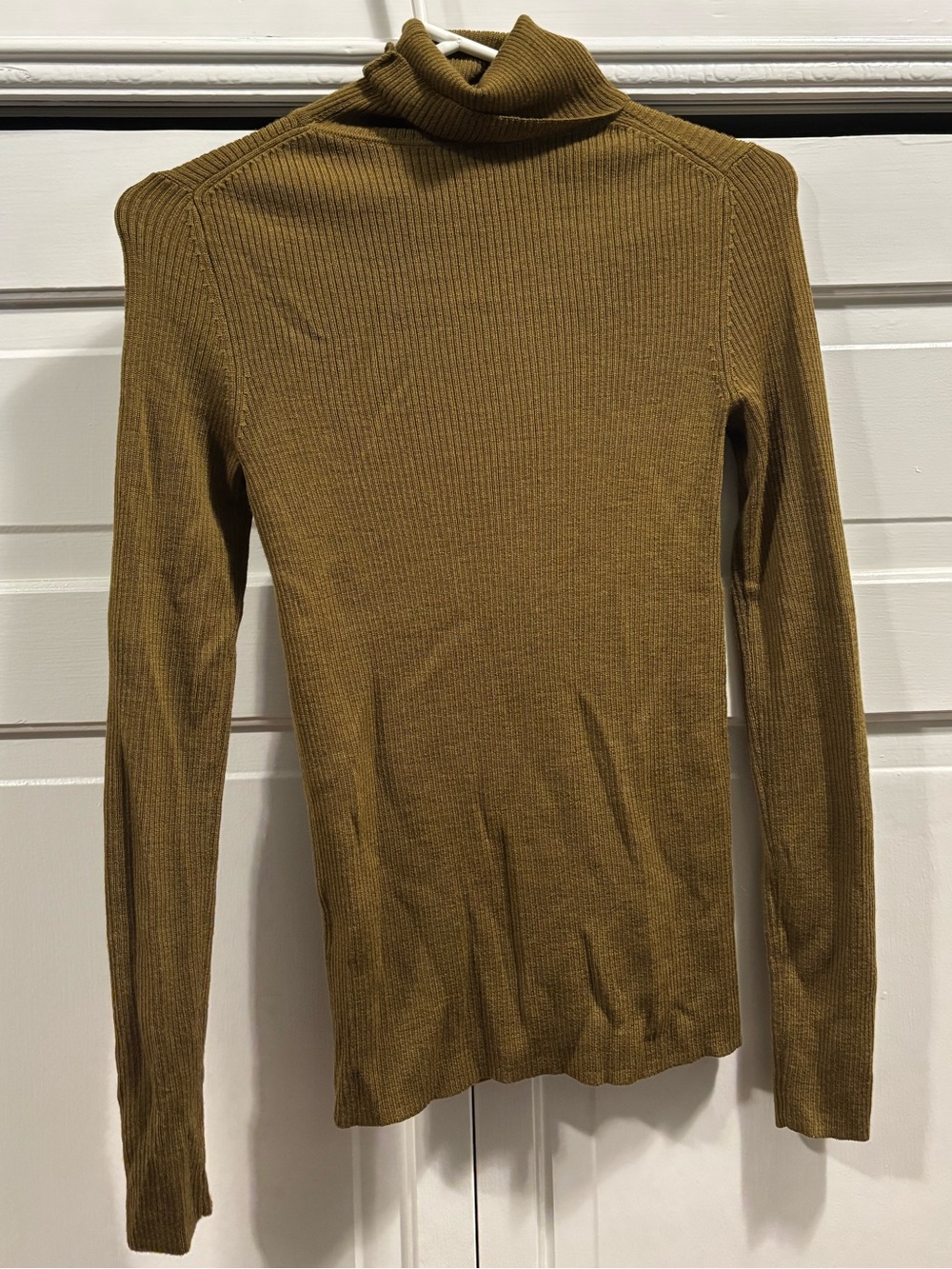 UNIQLO Women’s Olive Green Ribbed Turtleneck Sweater